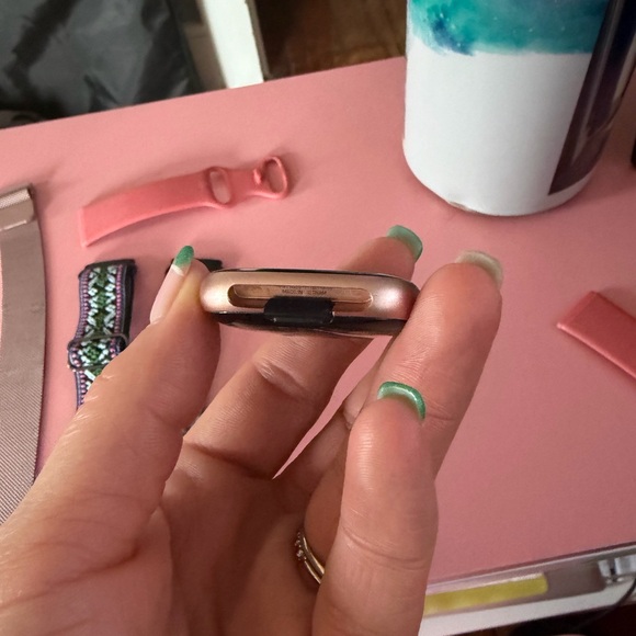 Fitbit Versa 4 - Picture 3 of 11